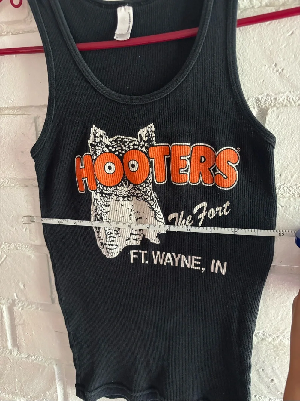 Hooters tank top